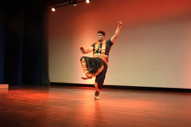 An Evening That Stayed With Us – Waa Ghar ki Sudh